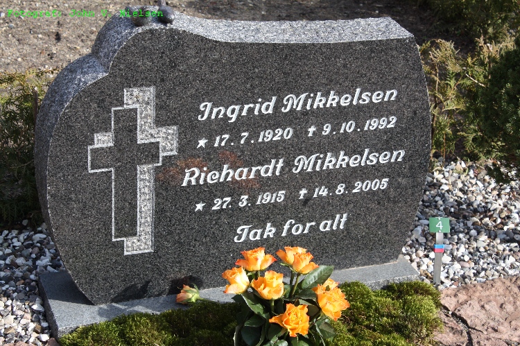 Richardt Mikkelsen, Thorning kirkegård