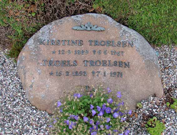 Kirstine og Troels Troelsen. Karup Kirkegård