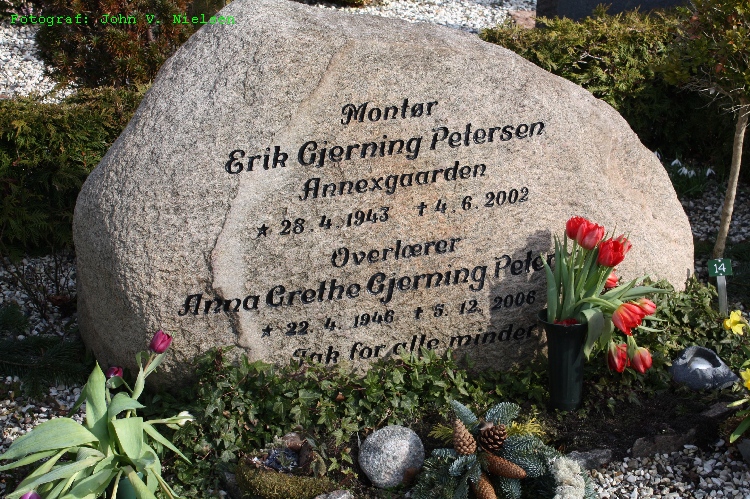 Erik Gjerning Petersen-Anna Grethe Nørgaard Olesen. Thorning Kirkegård