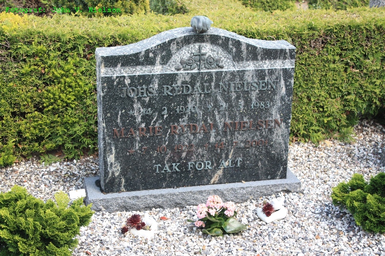 Johannes Rydal Nielsen-Anne Marie Laursen Skov. Grathe kirkegård