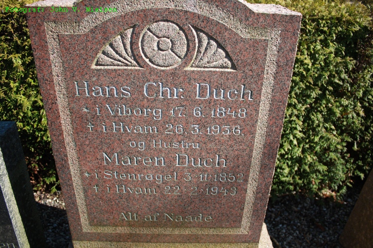 Hans Christian Duch, Vium kirkegård