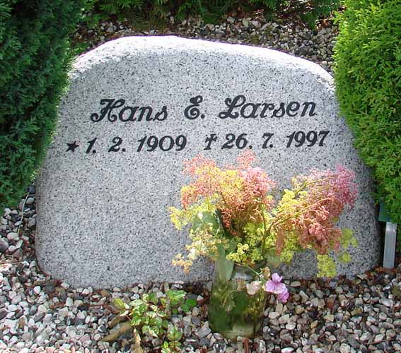Hans Emil Larsen, Karup kirkegård
