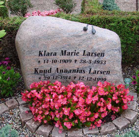 Knud Annanias Larsen, Karup kirkegård