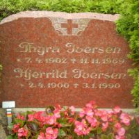 Hjerrild Iversen, Glud Kirkegård