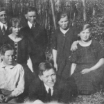 Aksel og Magda Høj omgivet af søskende